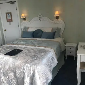 Norman With Free Parking Guest house Whitby